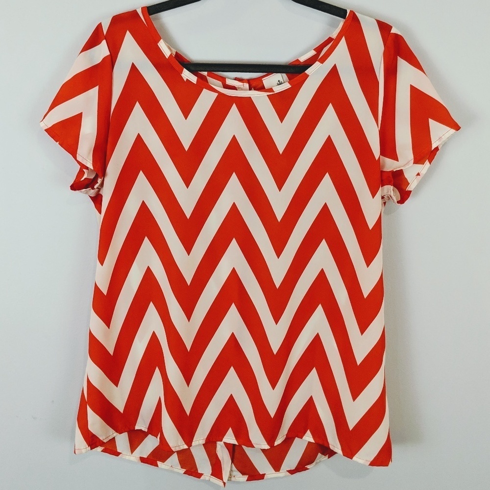 Francescas Womens Chevron‎ Striped Short Sleeve Blouse Size L Button Accent Boho